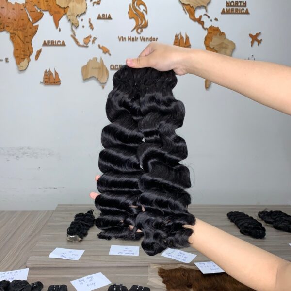 Natural Loose Wavy Hair Weave 100% Human Hair Bundles Soft Texture Tangle-Free Durable for Styling and Extensions